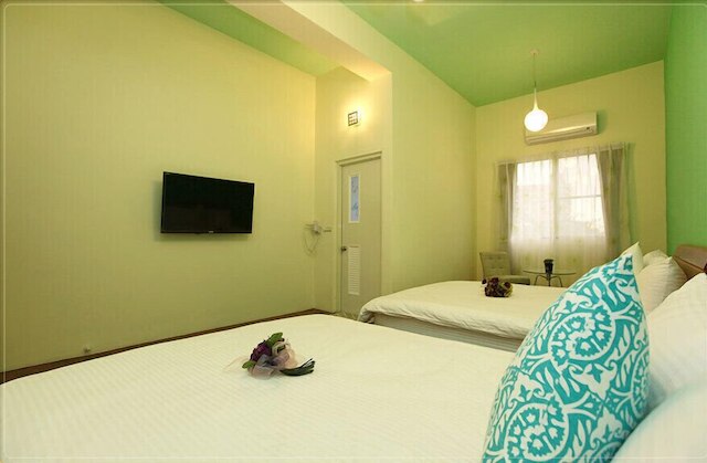 6636 B&B (六六山石路花園民宿)