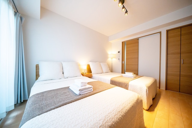 モノトーン難波