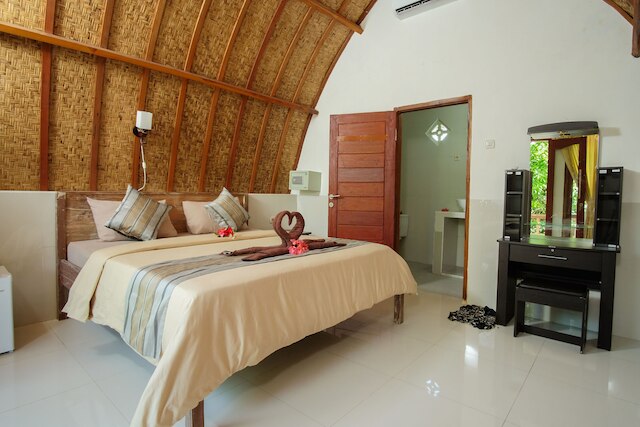 ワルナ ビーチ ホテル