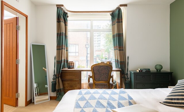 ザ サウスウィック サンクチュアリー - 大きい & モダンなホーム、ベッドルーム 6 室、プライベート テラスあり