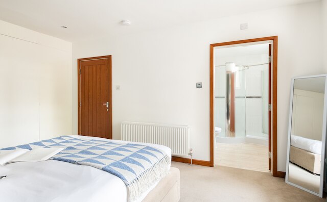 ザ サウスウィック サンクチュアリー - 大きい & モダンなホーム、ベッドルーム 6 室、プライベート テラスあり