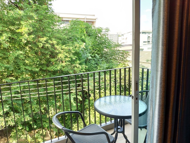 ナインティ 9 ホステル