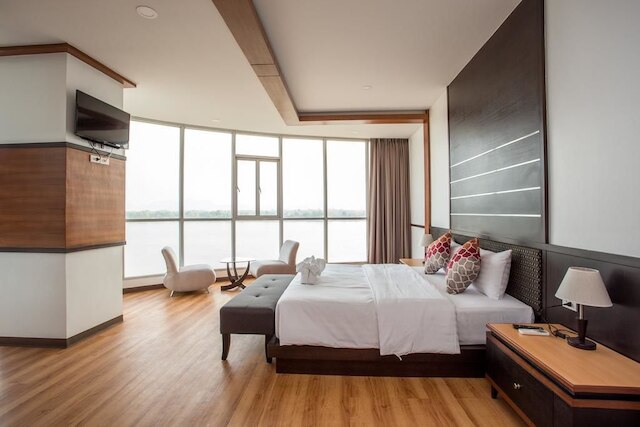 ブルー ホテル ナコーンパノム