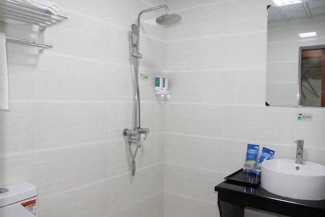 ホワイエ ホテル (华业酒店)