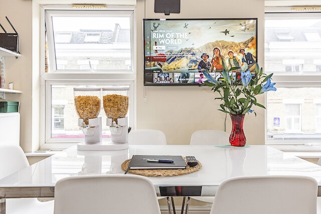 グレイハウンド ロード ルームズ