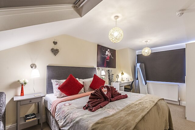 グレイハウンド ロード ルームズ