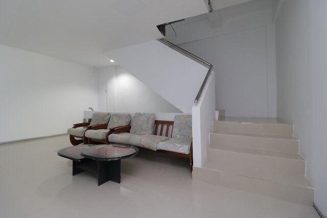 レッドドアーズ プラス、ケプリ モール近く