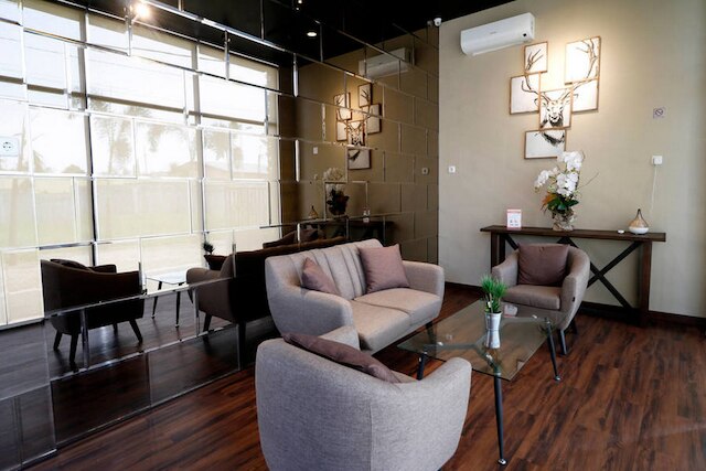 レッドドアーズ プラス、スマトラ ウタラ 大学近く