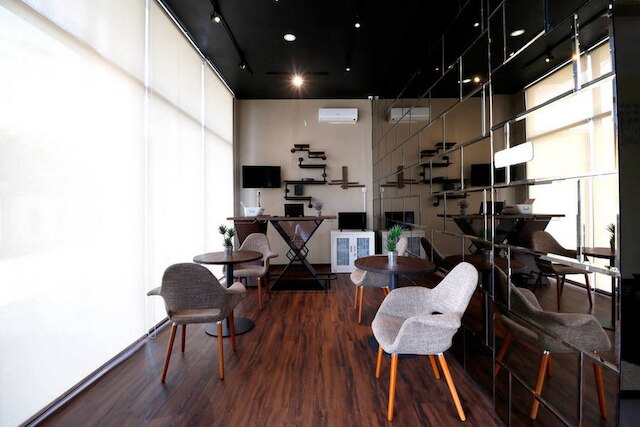 レッドドアーズ プラス、スマトラ ウタラ 大学近く