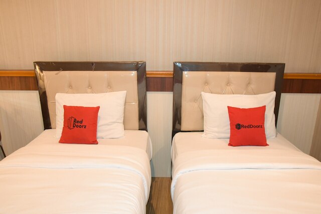 レッドドアーズ プラス、スマトラ ウタラ 大学近く