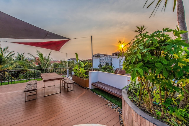 ヴィラ エターナル プライベート プール  3 フローズ & ルーフトップ テラス