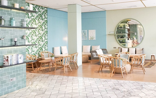 ルイ・キエンヌ・ホテル・ペムダ