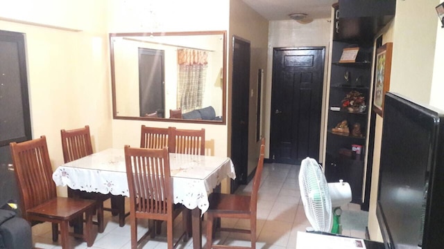 ミグズ アンド トンズ プレイス アット サイプレス タワーズ