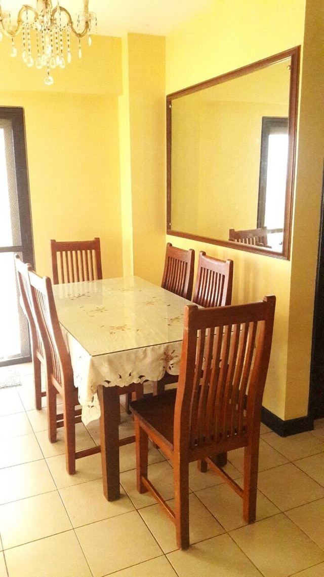 ミグズ アンド トンズ プレイス アット サイプレス タワーズ