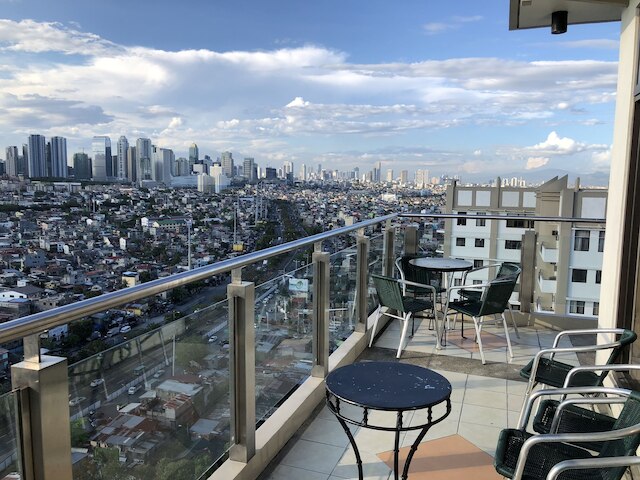 ミグズ アンド トンズ プレイス アット サイプレス タワーズ