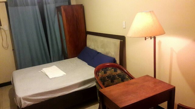 ミグズ アンド トンズ プレイス アット サイプレス タワーズ