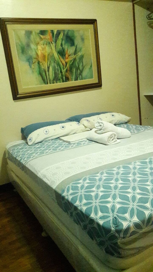 ミグズ アンド トンズ プレイス アット サイプレス タワーズ