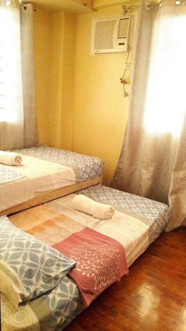 ミグズ アンド トンズ プレイス アット サイプレス タワーズ