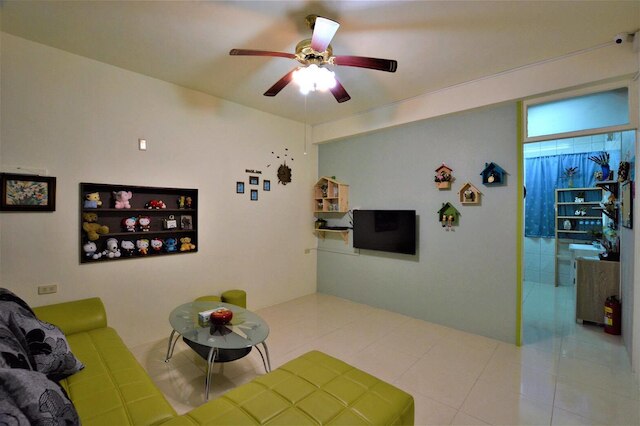 台南ジエ グオ イン(台南潔果驛站)