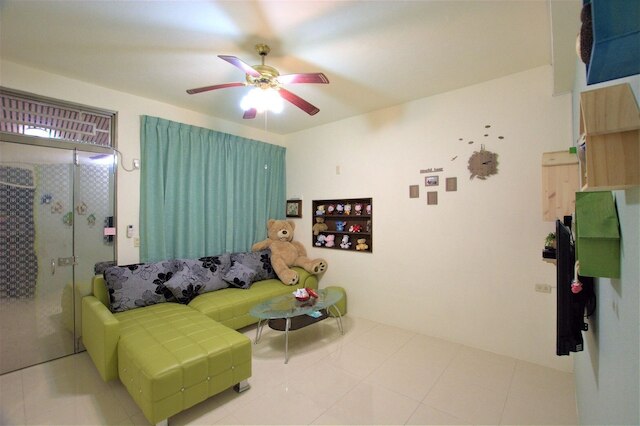 台南ジエ グオ イン(台南潔果驛站)