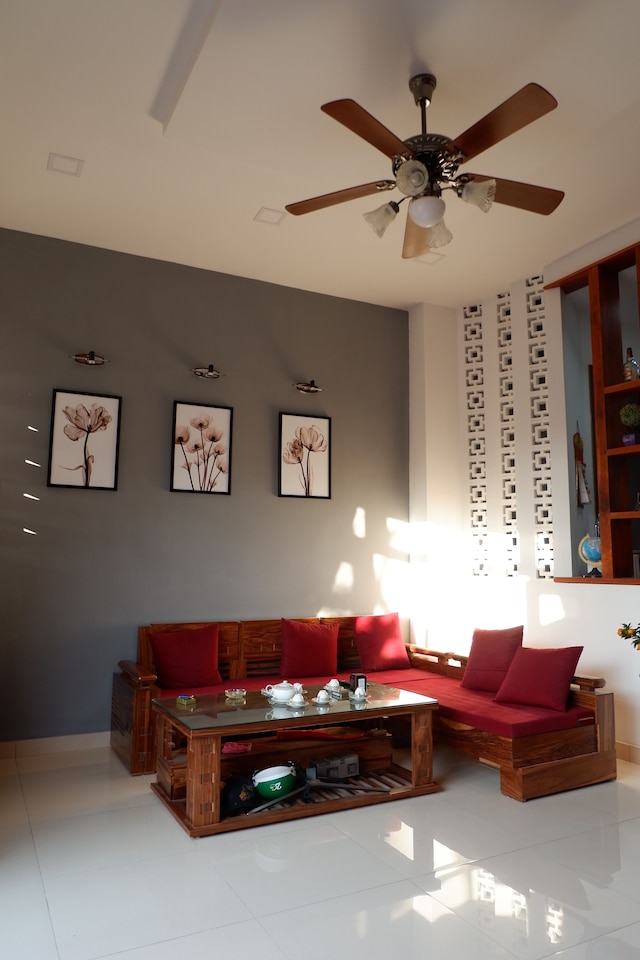 ホワイト ライオン ハウス