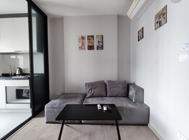 メニー ホリデイ ザ ベース コンド