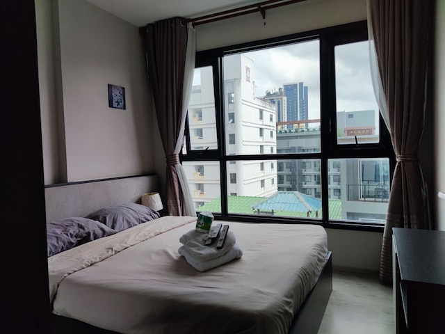 メニー ホリデイ ザ ベース コンド