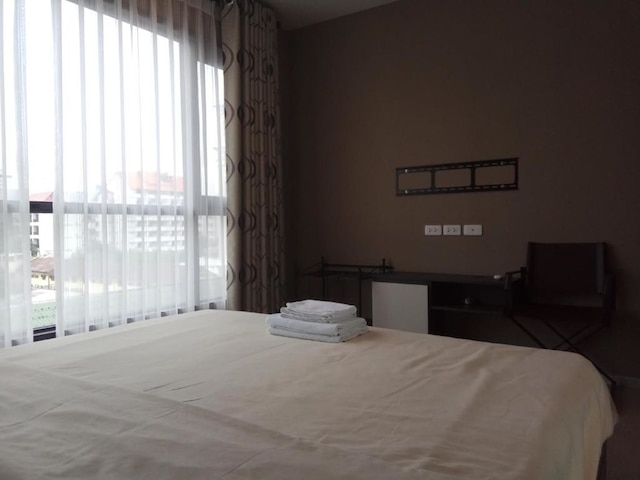 メニー ホリデイ ザ ベース コンド