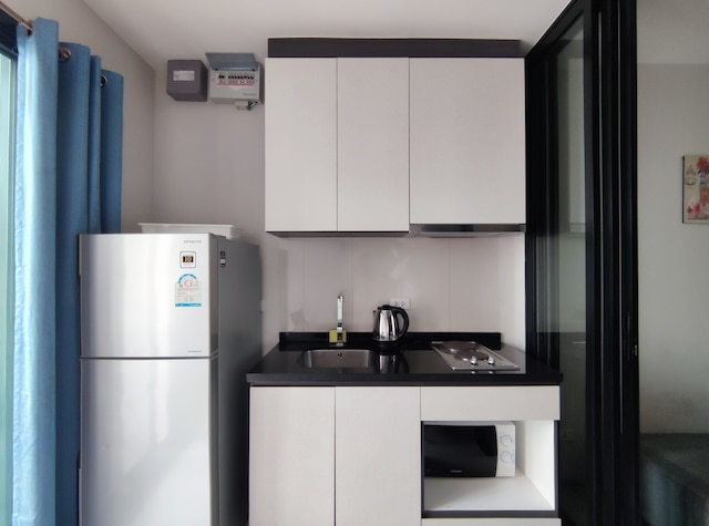 メニー ホリデイ ザ ベース コンド