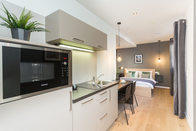 ルーム 4 & 5 アパートメンツ