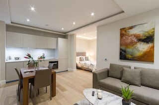 1 パレス ガーデンズ