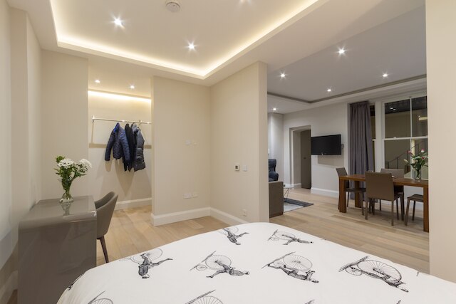 1 パレス ガーデンズ