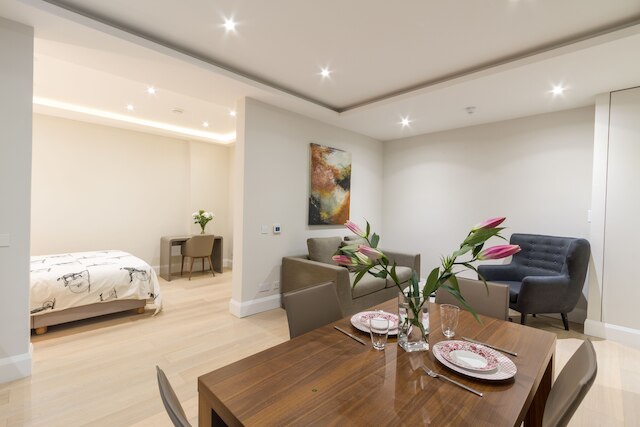 1 パレス ガーデンズ