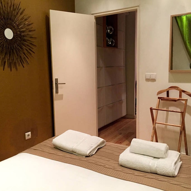 シアード イズ シック カーム バイ アパートメンツ アルファマ