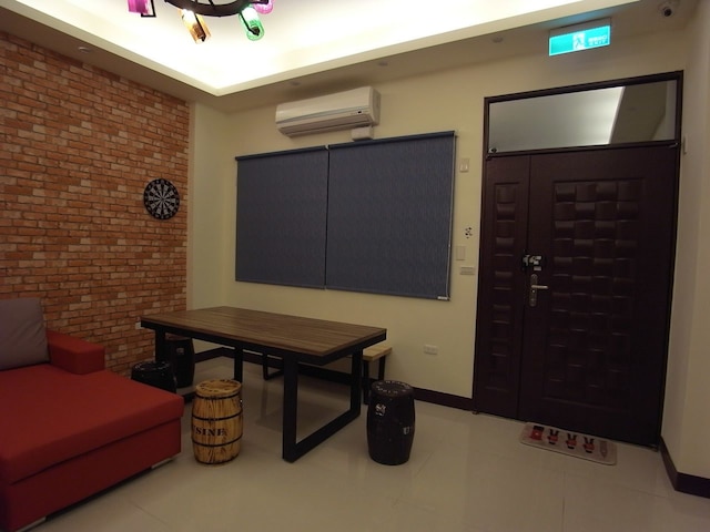 オマン イズ ベリー ハッピー B&B (阿曼很快樂電梯民宿)