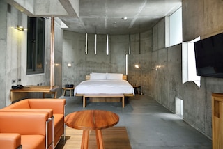 ファハウス (後灣發宅清水模海景民宿)