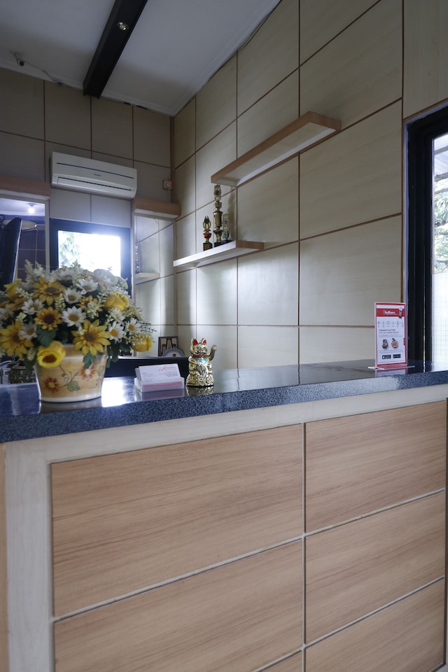 レッドドアーズ プラス ニア UNDIP タンバラン