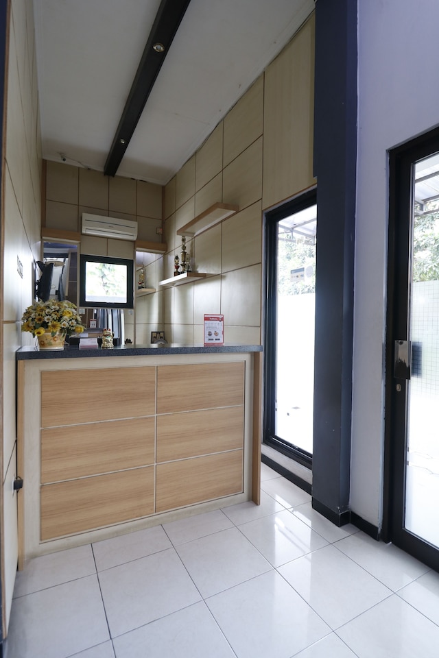 レッドドアーズ プラス ニア UNDIP タンバラン