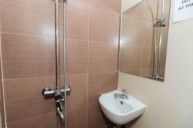 レッドドアーズ アットドゥ ビルダーズ ルームズ Ph1 タギッグ