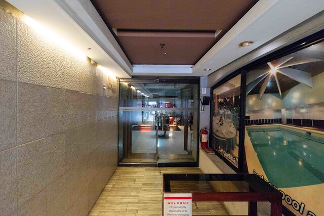 レッドドアーズ アット ティモッグ アベニュー ケソン シティ