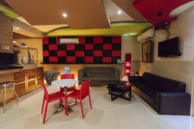 レッドドアーズ アット ティモッグ アベニュー ケソン シティ