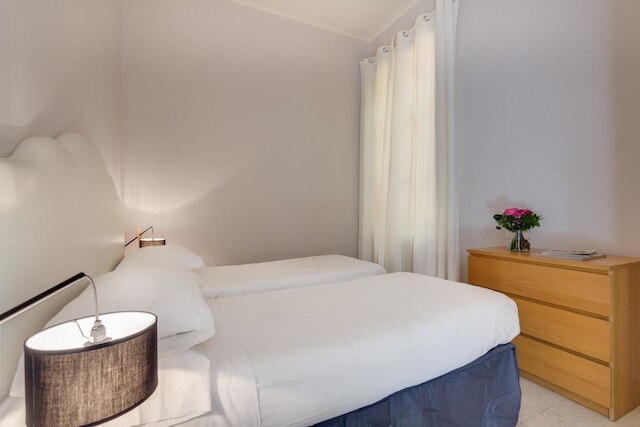 アルファニ ビューズ