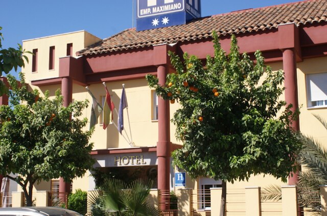 ホテル エンペラドール マキシミアーノ エルクレオ