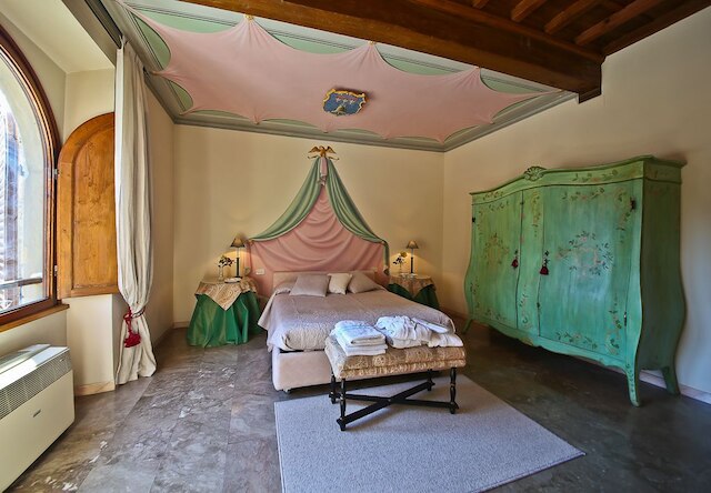 シニョリーア ファリーヌ