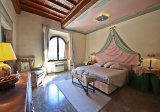 シニョリーア ファリーヌ