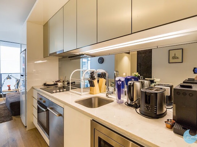 ザ エスケープ イン サザン クロス ステーション