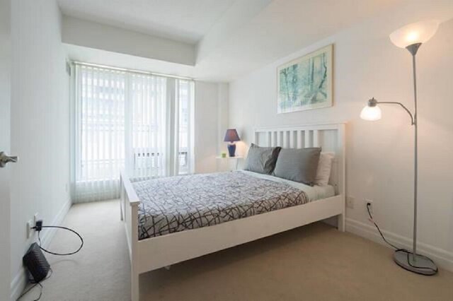 ヨークビルズ チャーム ヤング & ブロアー