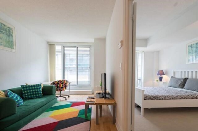 ヨークビルズ チャーム ヤング & ブロアー