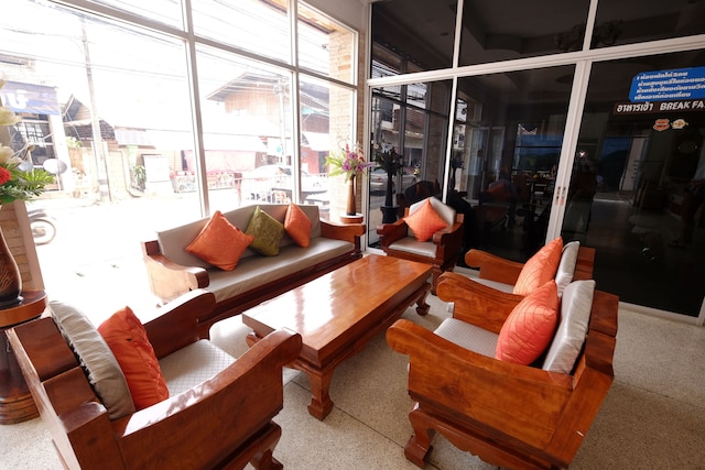 ミタリー ホテル 1