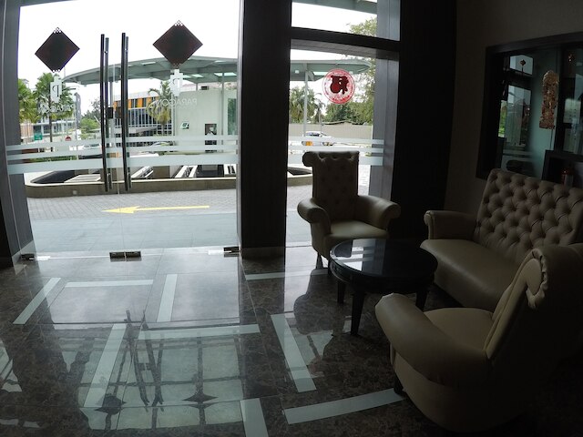 3R2B シービュー コンド